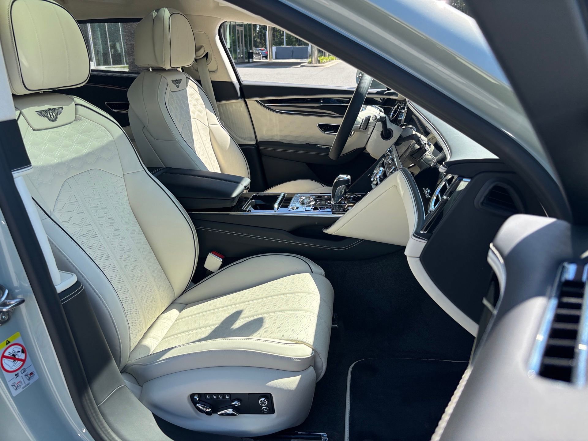 New 2025 Bentley Flying Spur Plug-In Hybrid image 33
