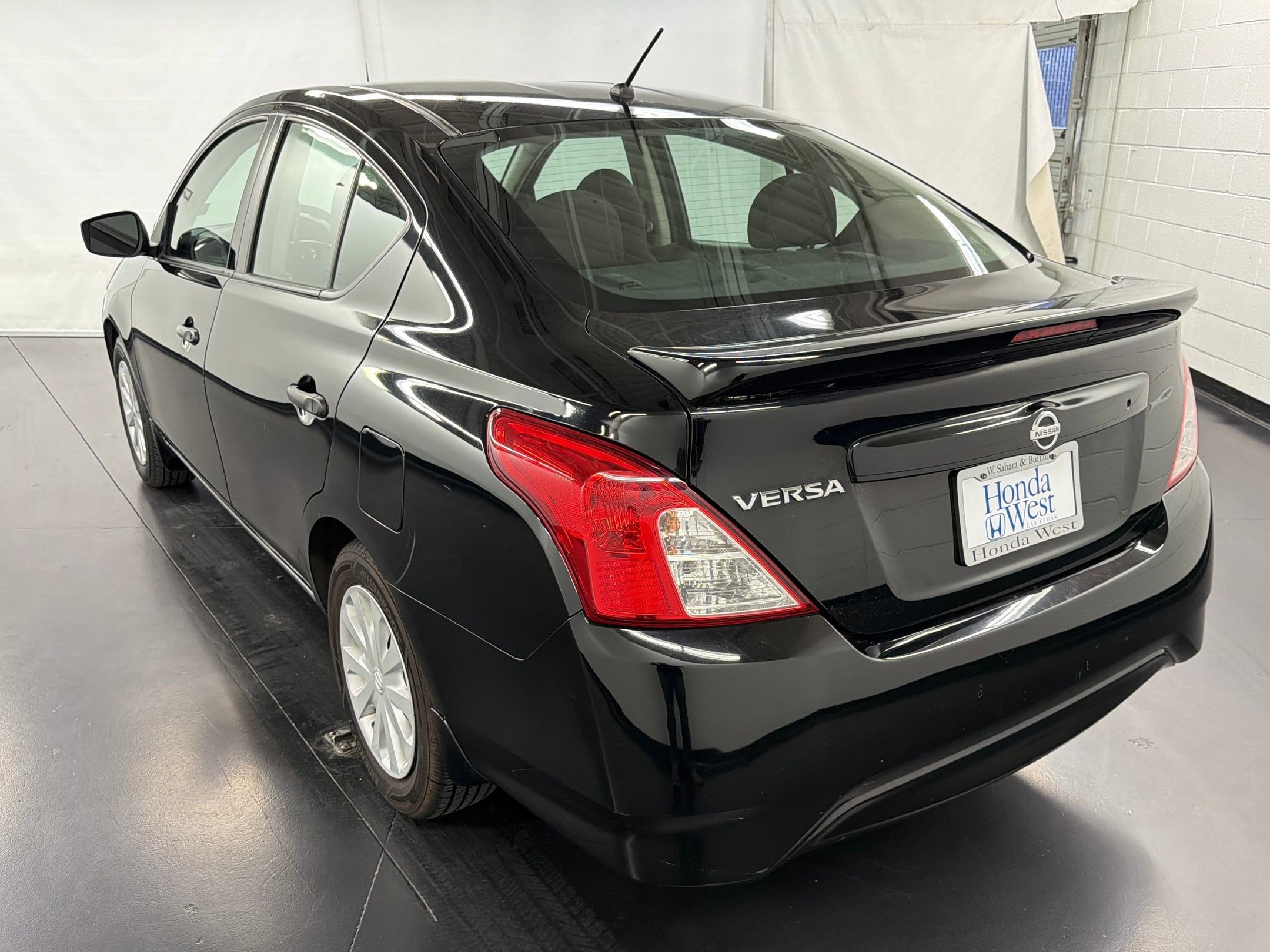 Used 2017 Nissan Versa S Plus FWD image 3
