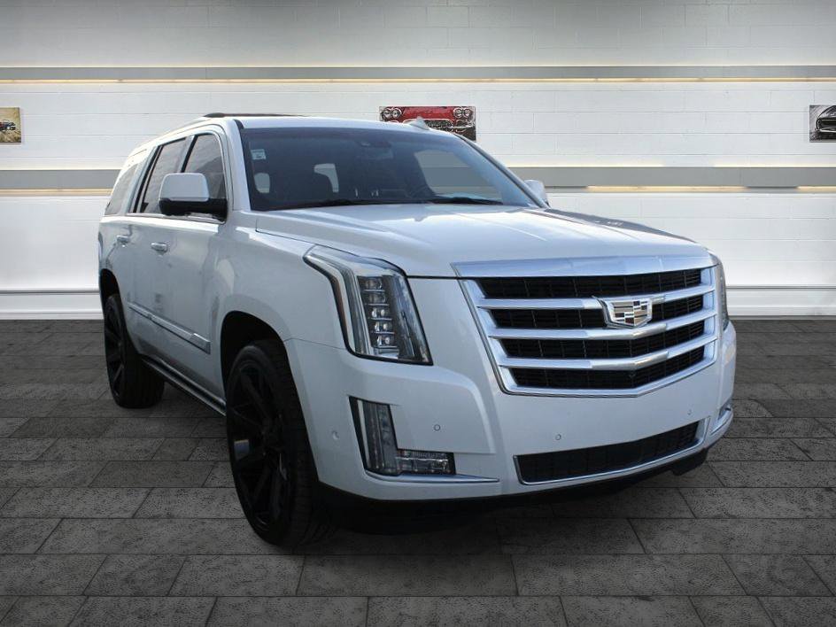 Used 2017 Cadillac Escalade Premium Luxury image 1