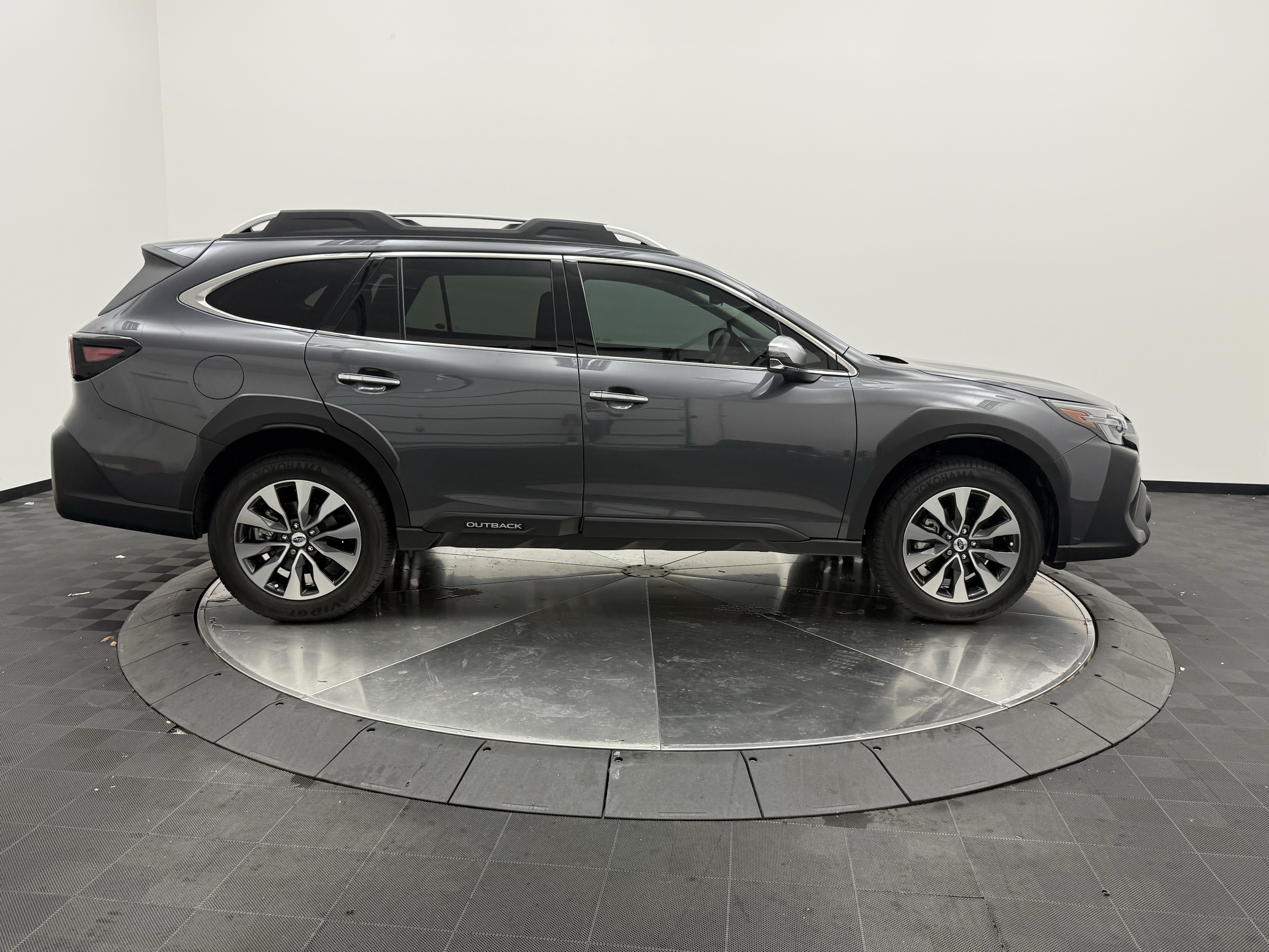 Used 2025 Subaru Outback Touring AWD/4WD image 8