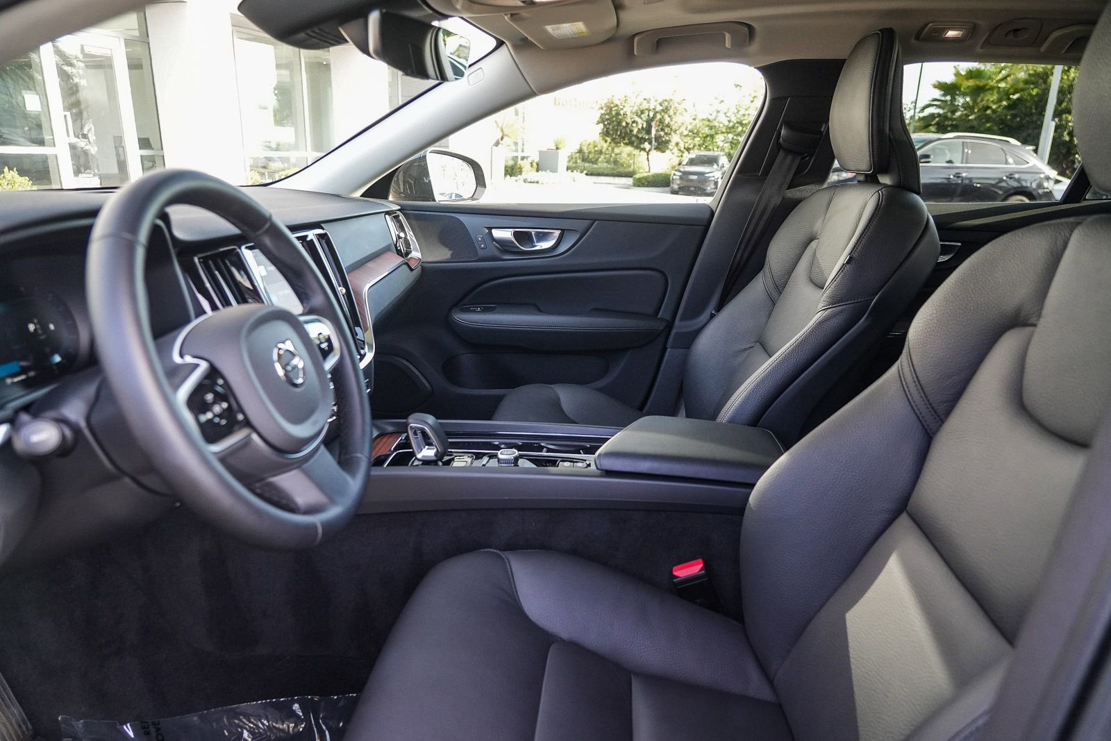 Used 2025 Volvo V60 B5 Cross Country Plus image 19