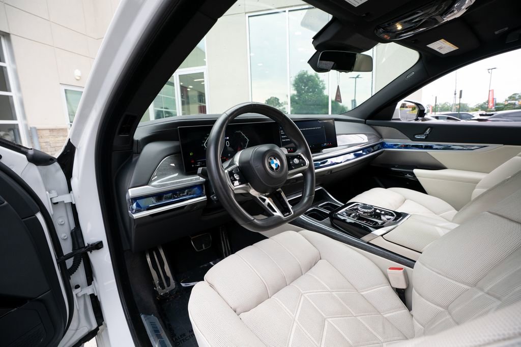 Used 2023 BMW 760i xDrive AWD/4WD image 31
