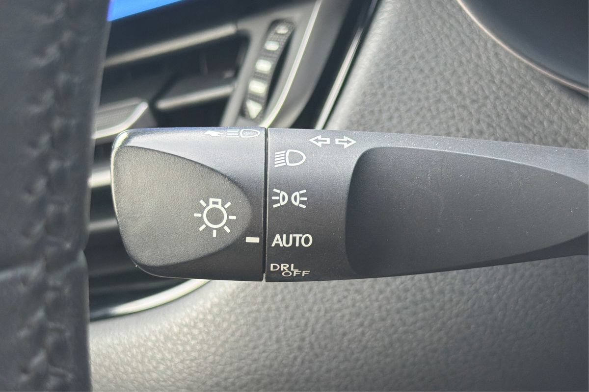 Used 2020 Toyota C-HR XLE FWD image 17