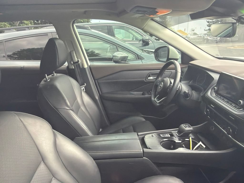 Used 2023 Nissan Rogue SV w/ SV Premium B Package FWD image 4