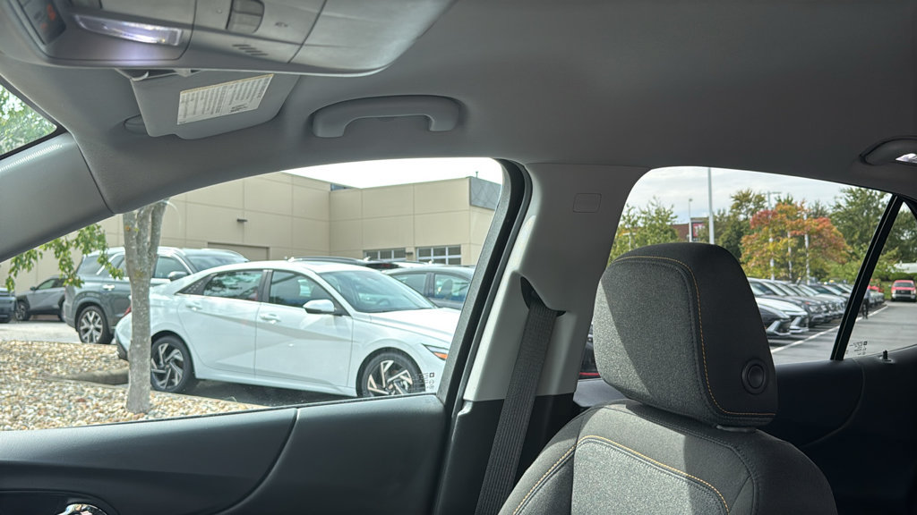 Used 2020 Chevrolet Equinox LT w/ Driver Convenience Package FWD image 24
