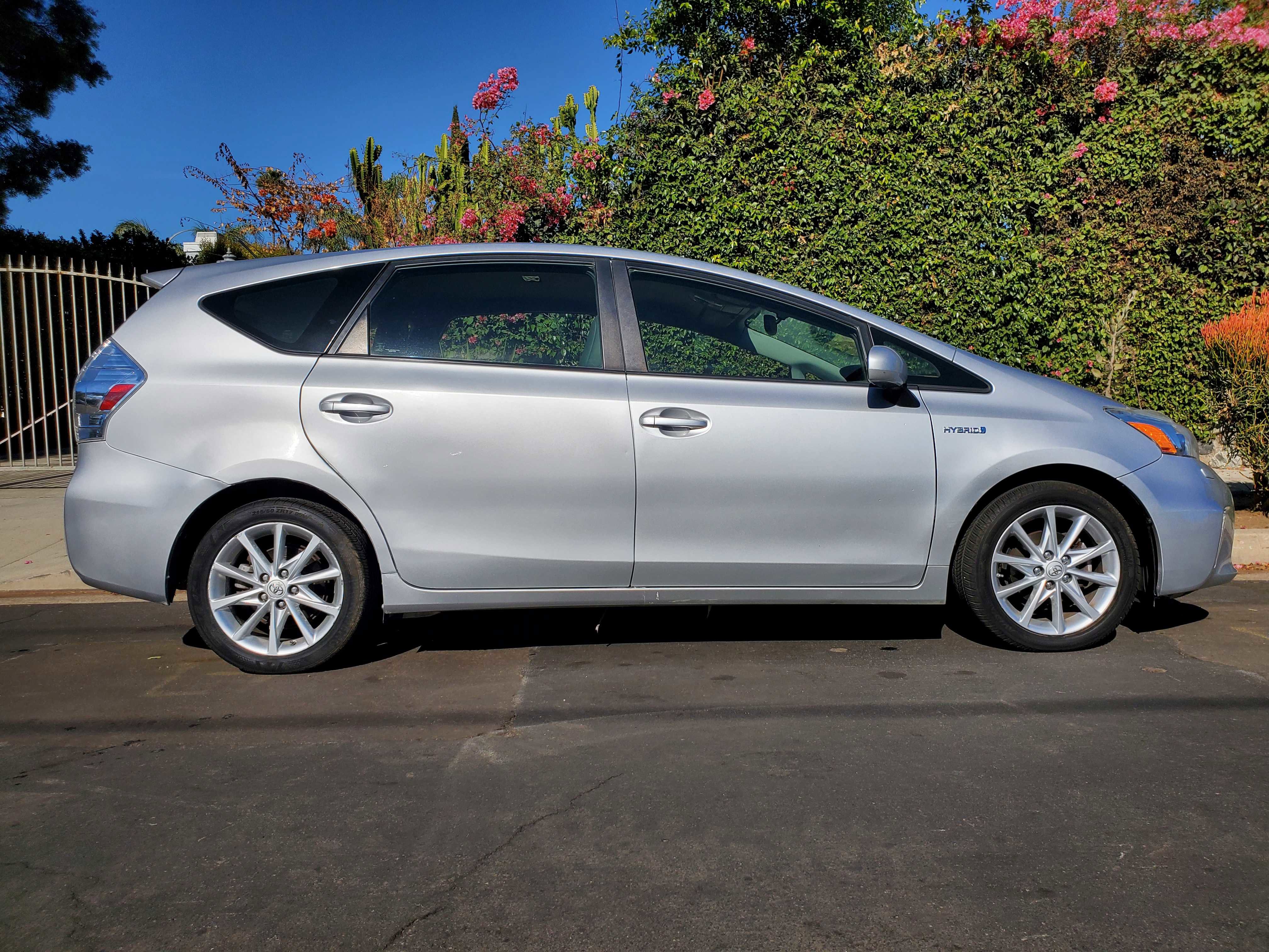 Used 2012 Toyota Prius V Five FWD image 8
