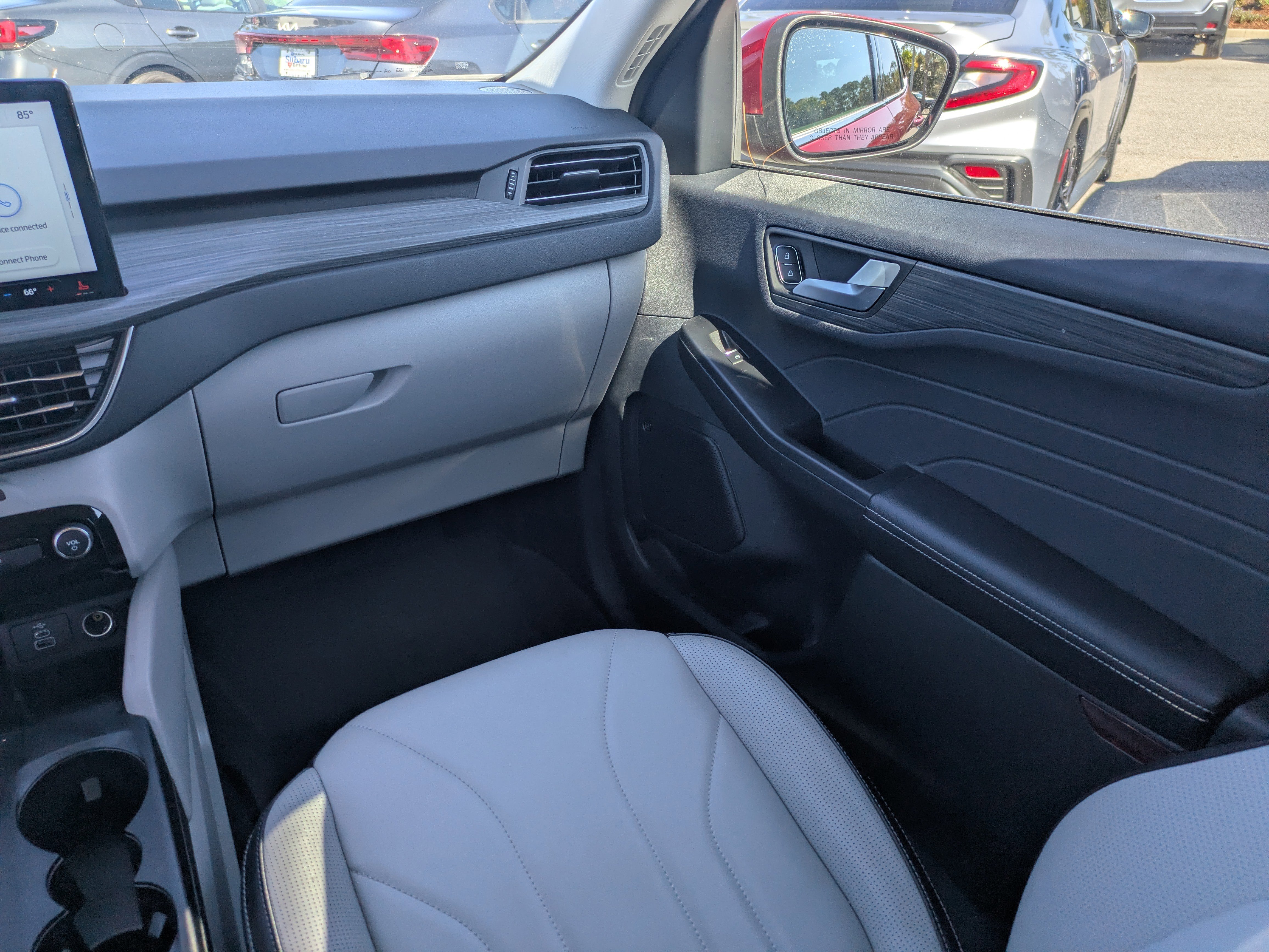 Used 2025 Ford Escape SE w/ PHEV Premium Package image 17