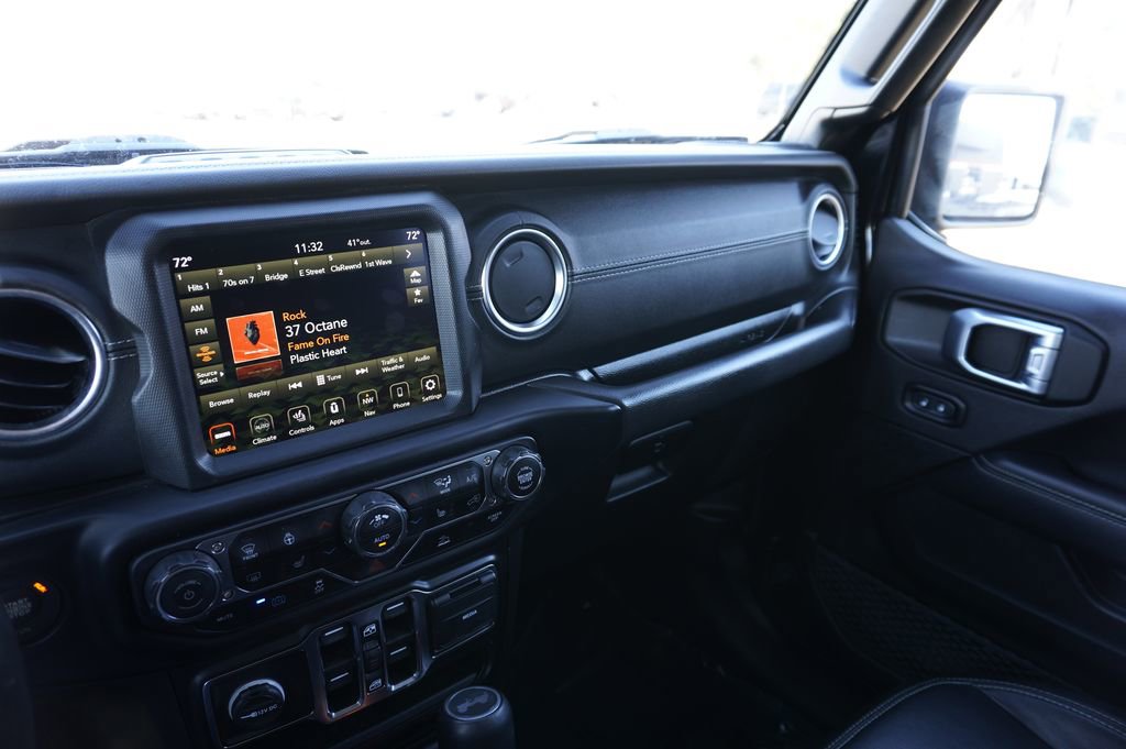 Used 2022 Jeep Wrangler Unlimited Sahara w/ Cold Weather Group image 19