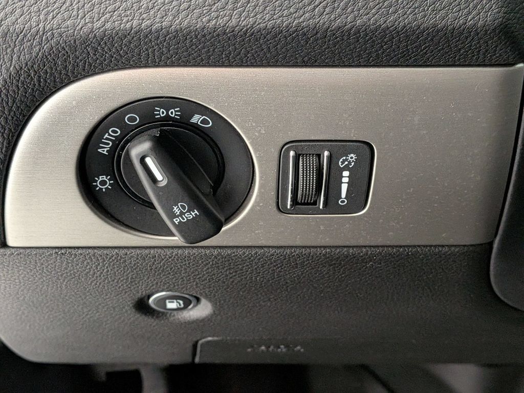 Used 2017 Dodge Durango SXT w/ 3rd Row Seating Group AWD/4WD image 12