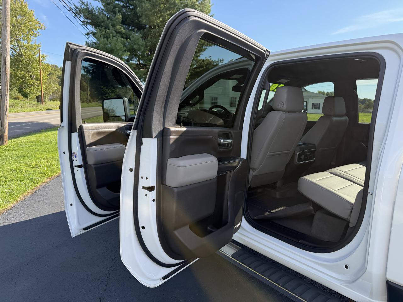 Used 2020 Chevrolet Silverado 2500 LTZ w/ LTZ Plus Package AWD/4WD image 34