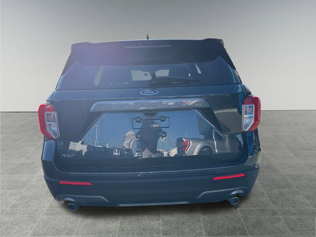 Used 2022 Ford Explorer XLT w/ Equipment Group 202A image 4