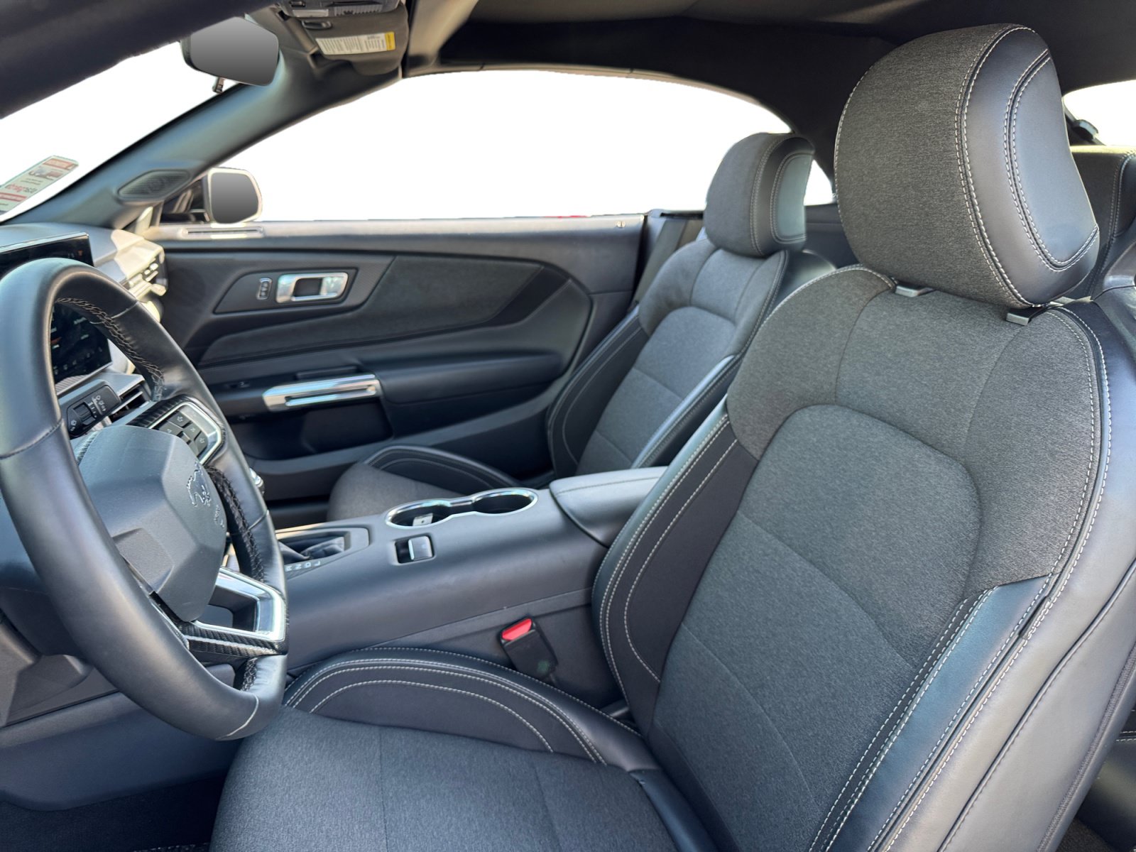 Used 2025 Ford Mustang Convertible RWD image 9
