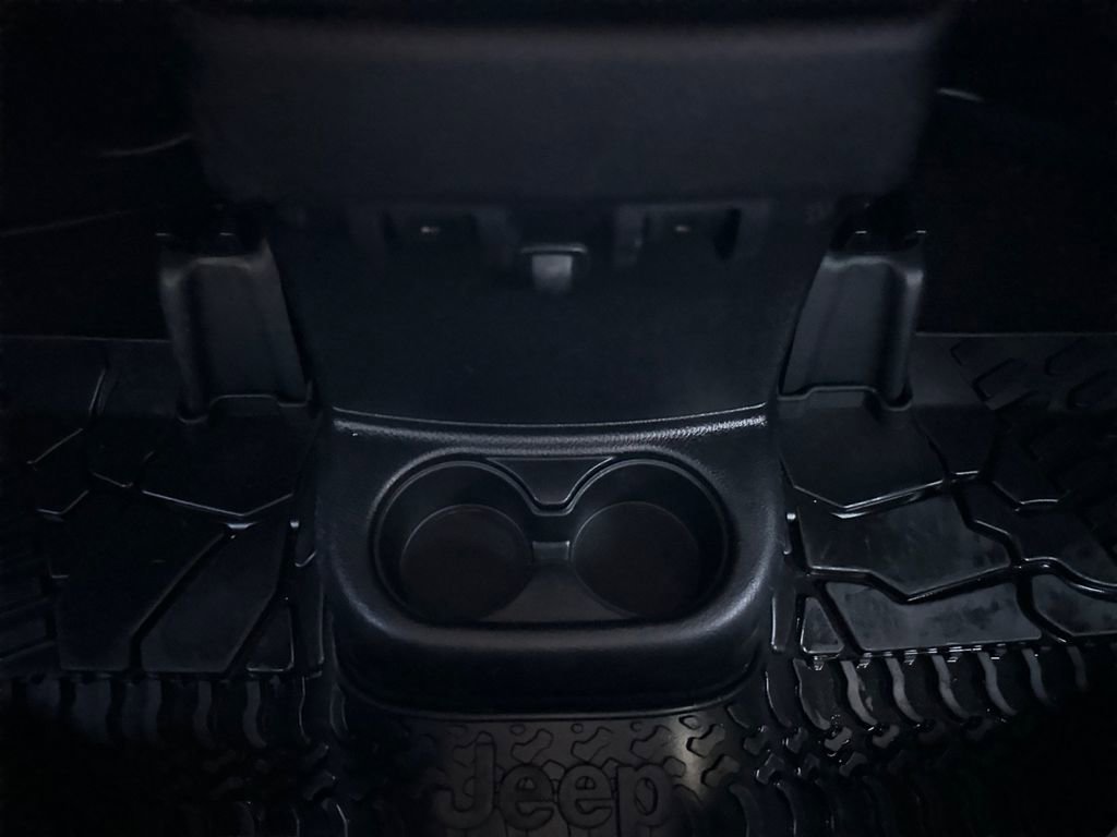 Used 2013 Jeep Wrangler Unlimited Rubicon w/ Connectivity Group image 27