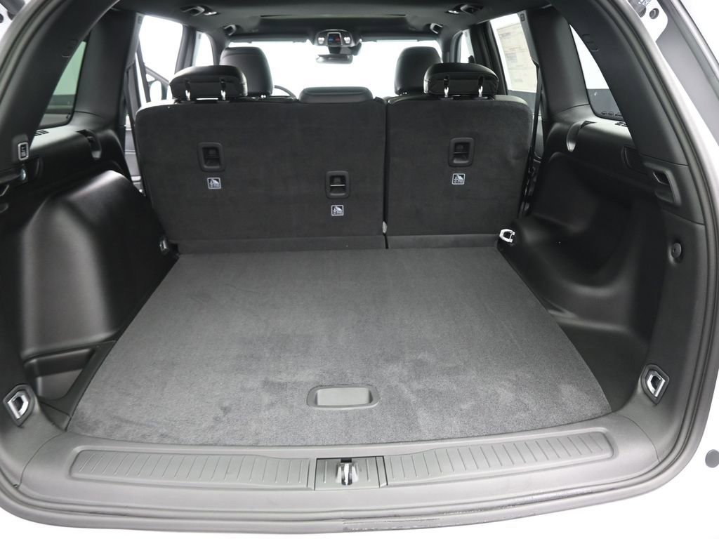 New 2025 Jeep Grand Cherokee Altitude image 12