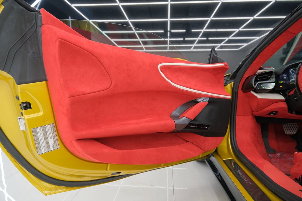 Used 2022 Ferrari SF90 Spider image 54