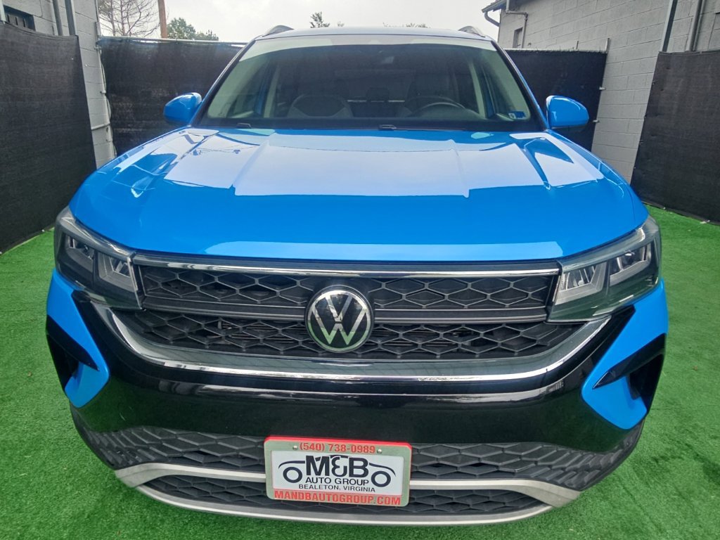 Used 2023 Volkswagen Taos SE w/ Panoramic Sunroof Package FWD image 8