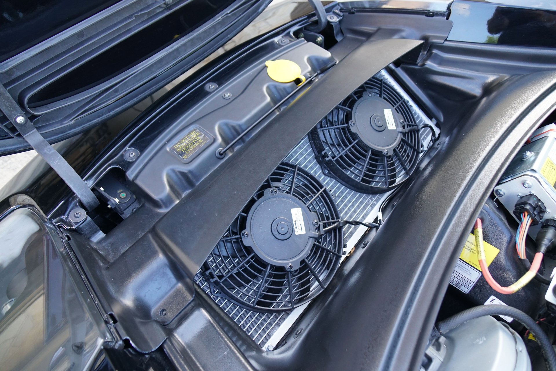 Used 2010 Tesla Roadster RWD image 37