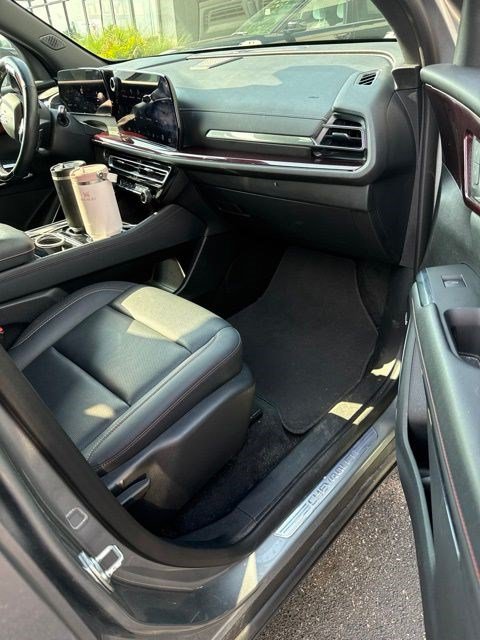 Used 2024 Chevrolet Traverse Z71 w/ Enhanced Driving Package AWD/4WD image 18