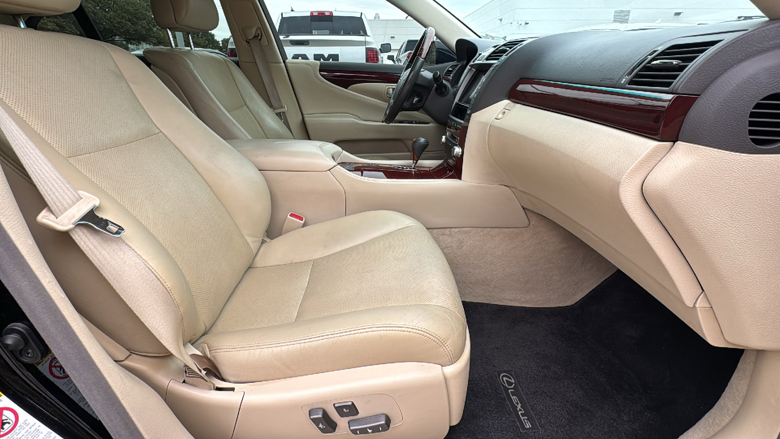 Used 2011 Lexus LS 460 w/ Comfort Pkg image 28