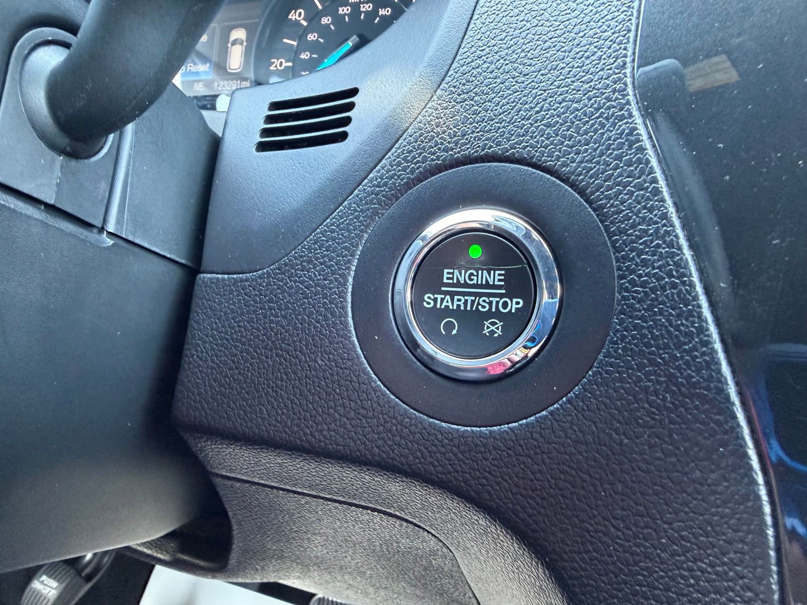 Used 2018 Ford Explorer XLT FWD image 23