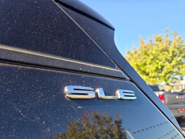Used 2023 GMC Terrain SLE w/ Driver Convenience Package FWD image 9