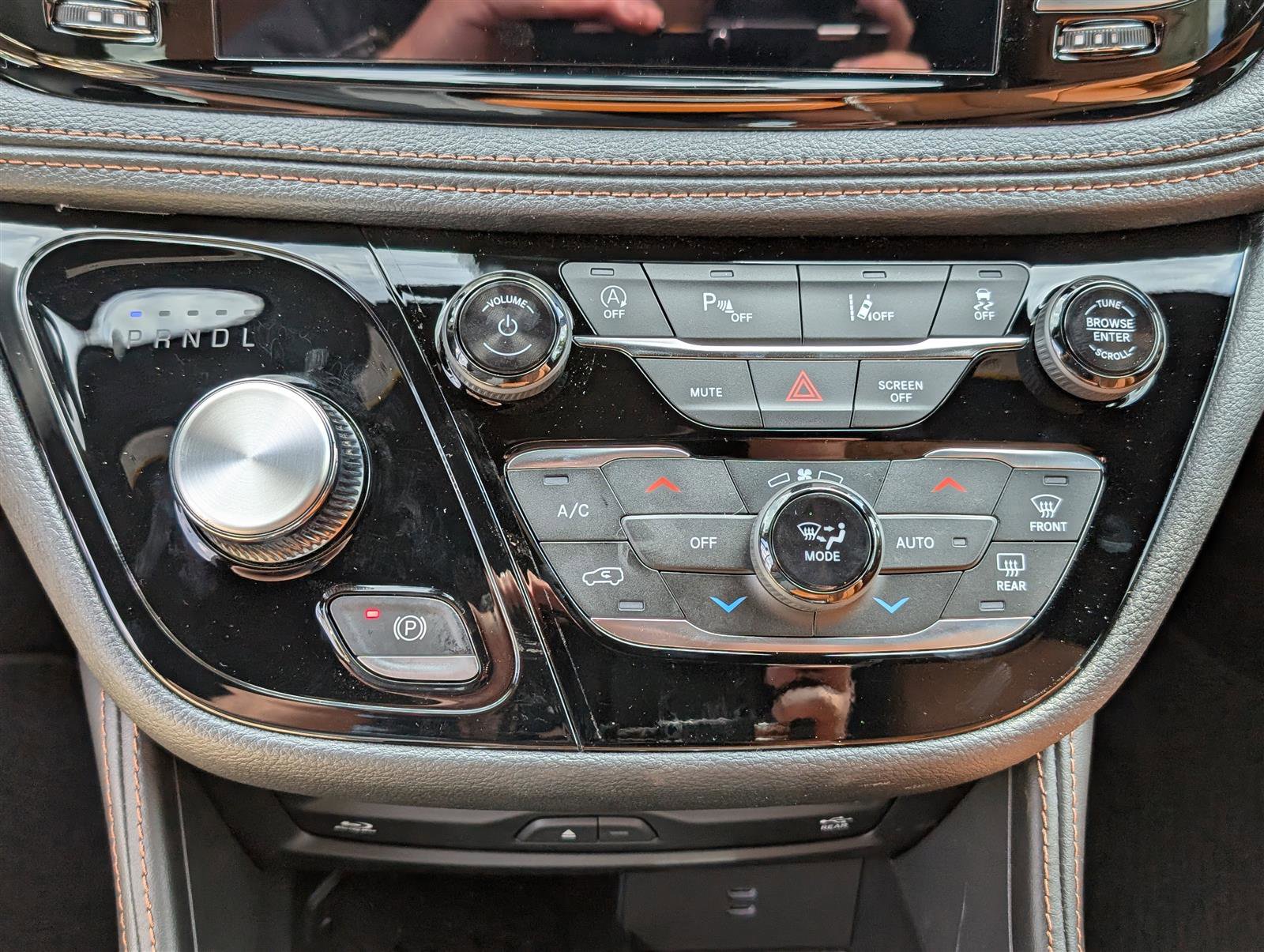 New 2026 Chrysler Pacifica Pinnacle image 25