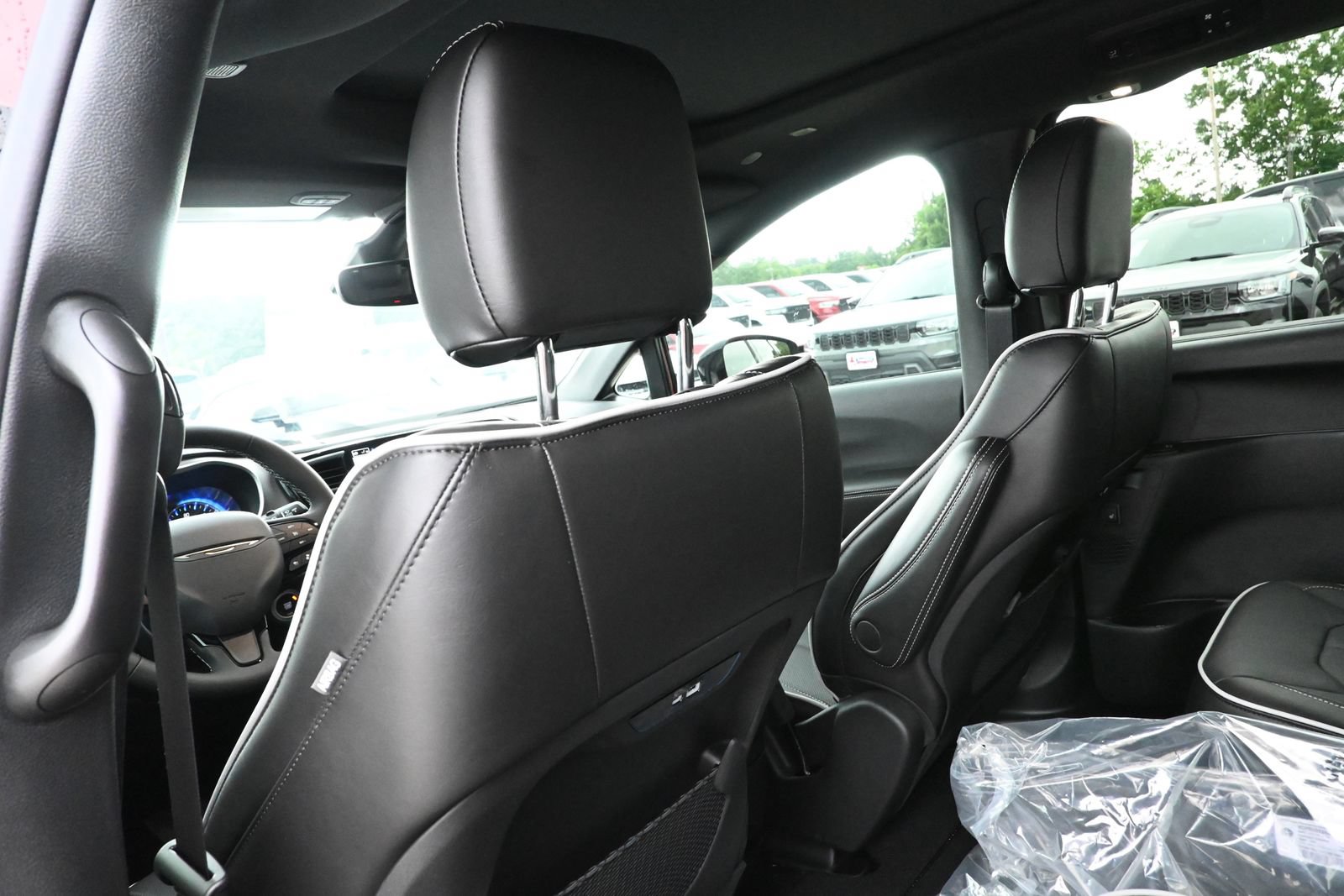 New 2027 Chrysler Pacifica Limited AWD/4WD image 24