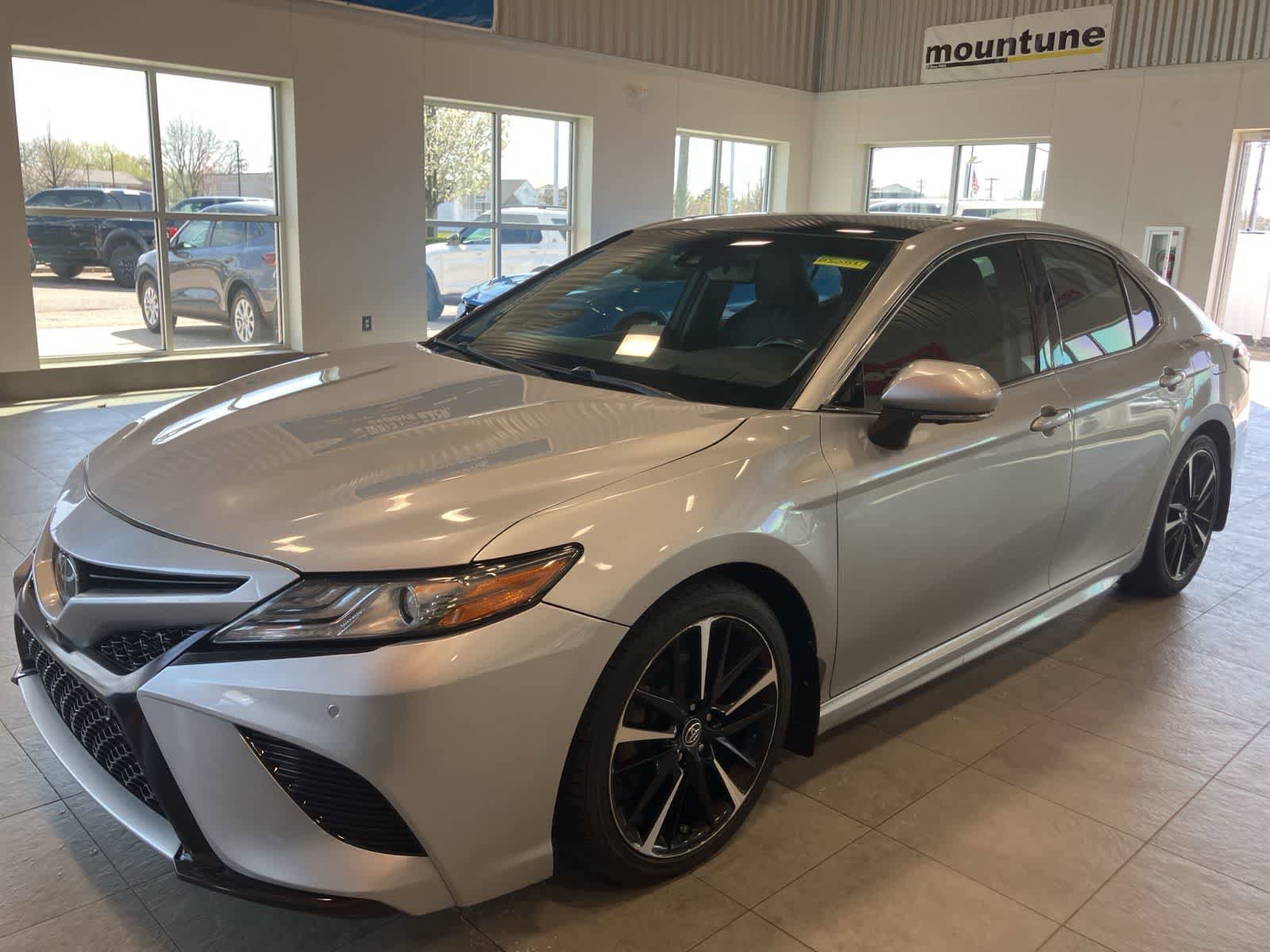 Used 2018 Toyota Camry FWD image 1