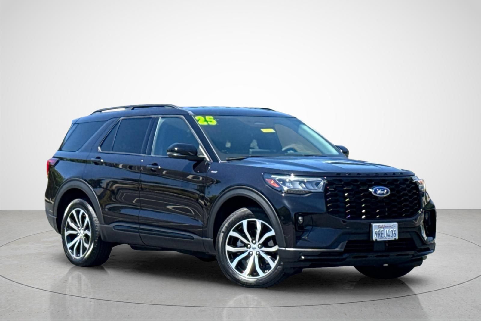 Used 2025 Ford Explorer ST-Line AWD/4WD image 2