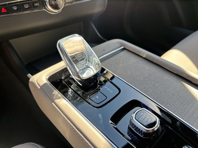 New 2026 Volvo XC90 B6 Plus w/ Protection Package Premier image 14