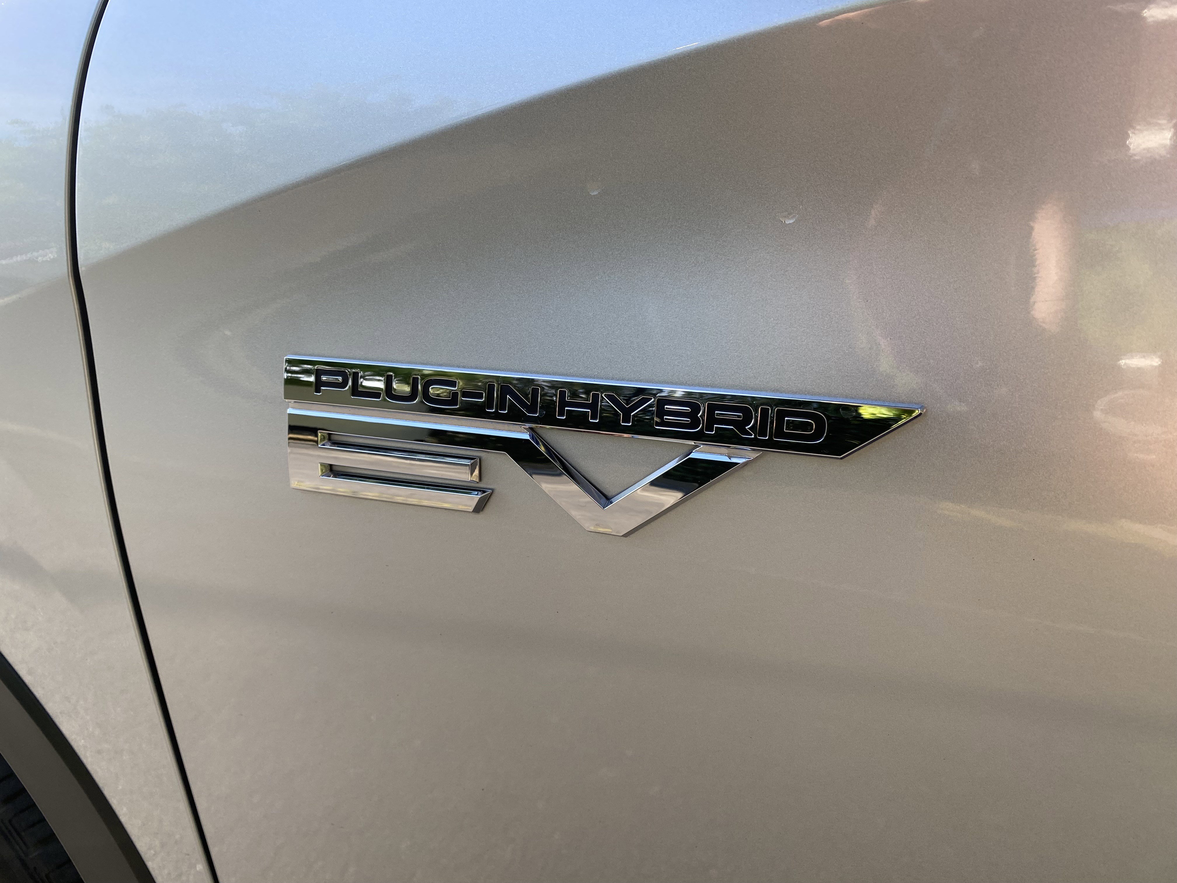 Used 2024 Mitsubishi Outlander 4WD Plug-In Hybrid image 11