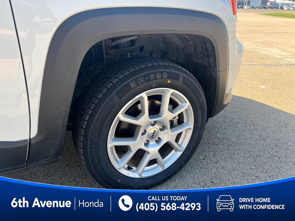 Used 2023 Jeep Renegade Latitude AWD/4WD image 12