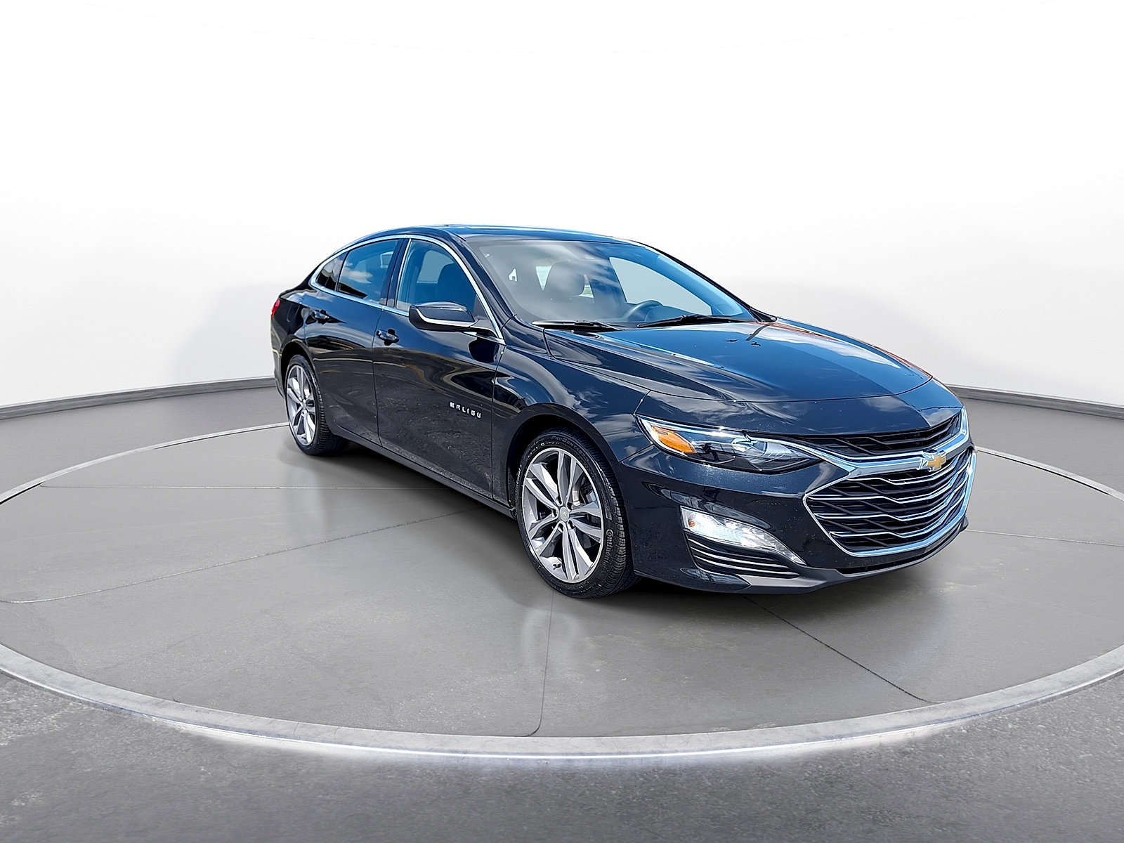Used 2023 Chevrolet Malibu LT FWD image 2