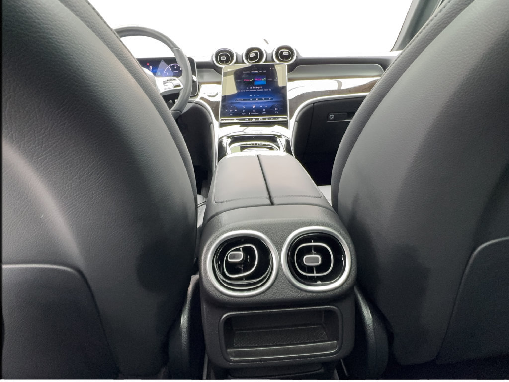 Used 2025 Mercedes-Benz GLC 300 image 39