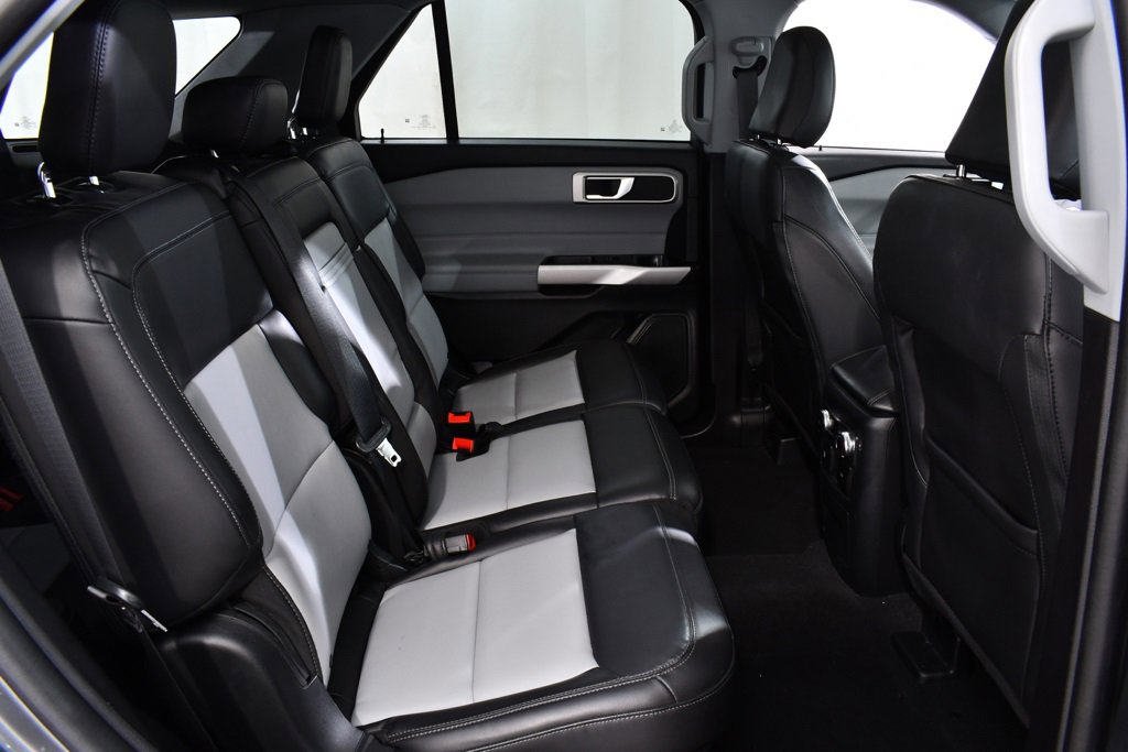 Used 2022 Ford Explorer XLT w/ Equipment Group 202A image 19