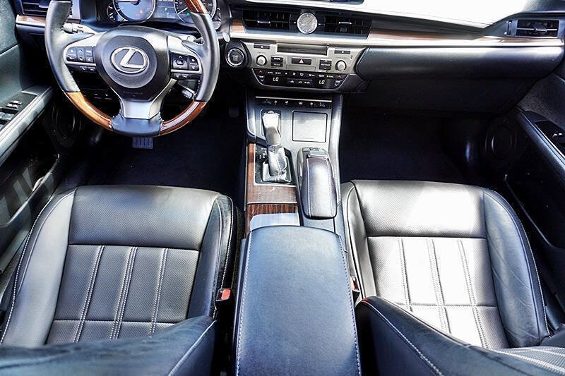 Used 2017 Lexus ES 350 w/ Luxury Package image 21