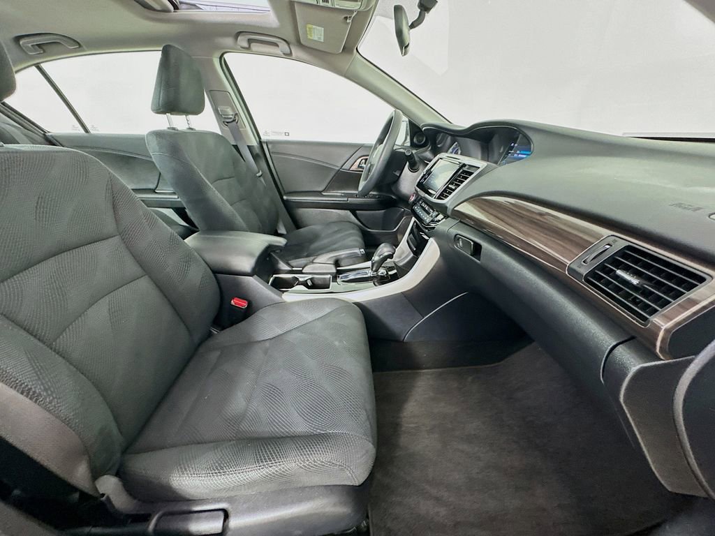 Used 2017 Honda Accord EX image 34