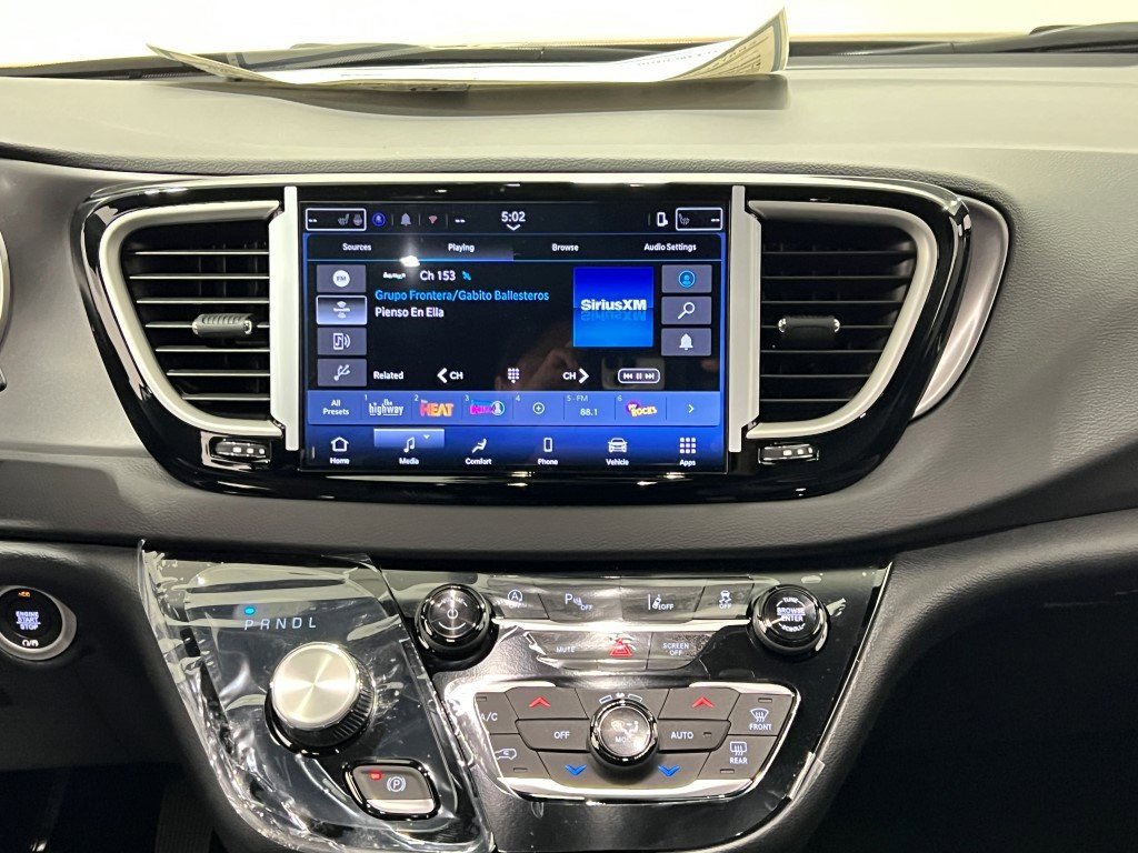 New 2026 Chrysler Voyager LX image 27