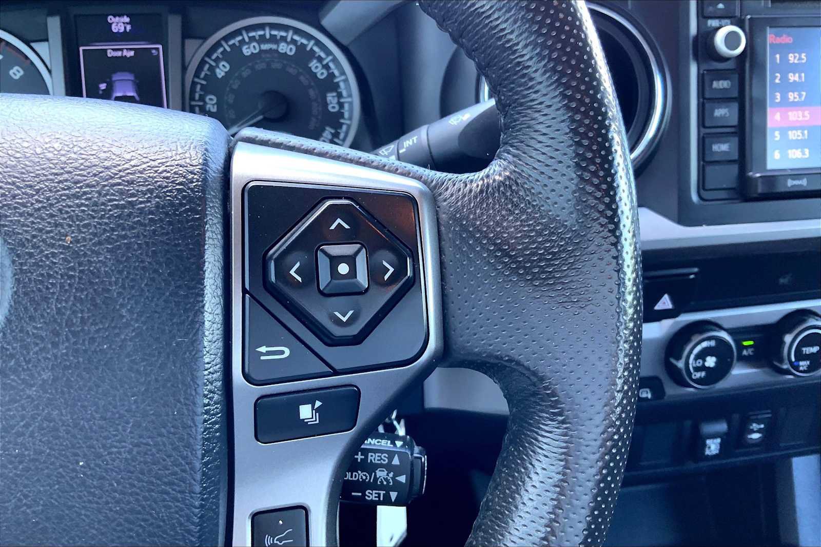 Used 2019 Toyota Tacoma SR5 AWD/4WD image 24