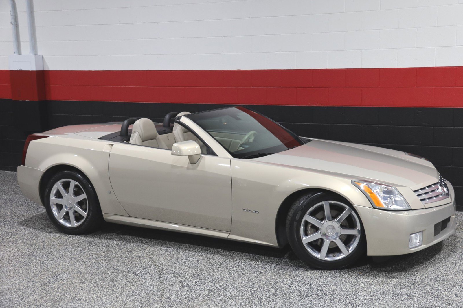 Used 2006 Cadillac XLR 2dr Convertible image 2
