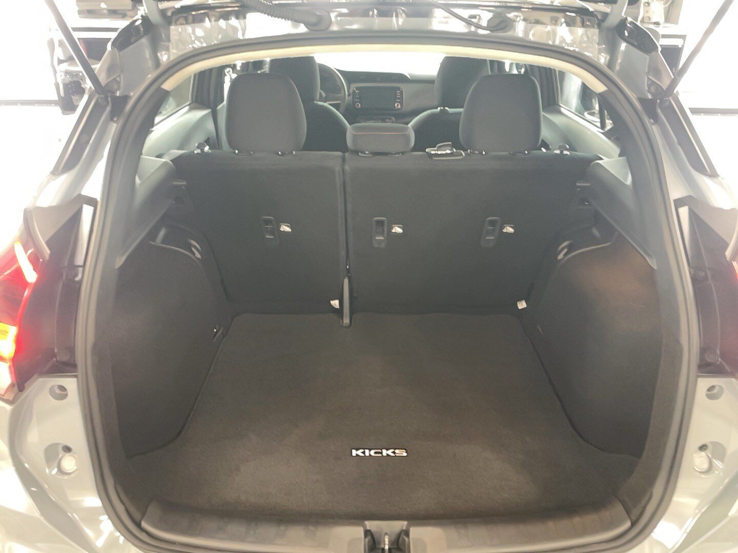 Used 2024 Nissan Kicks SR FWD image 19
