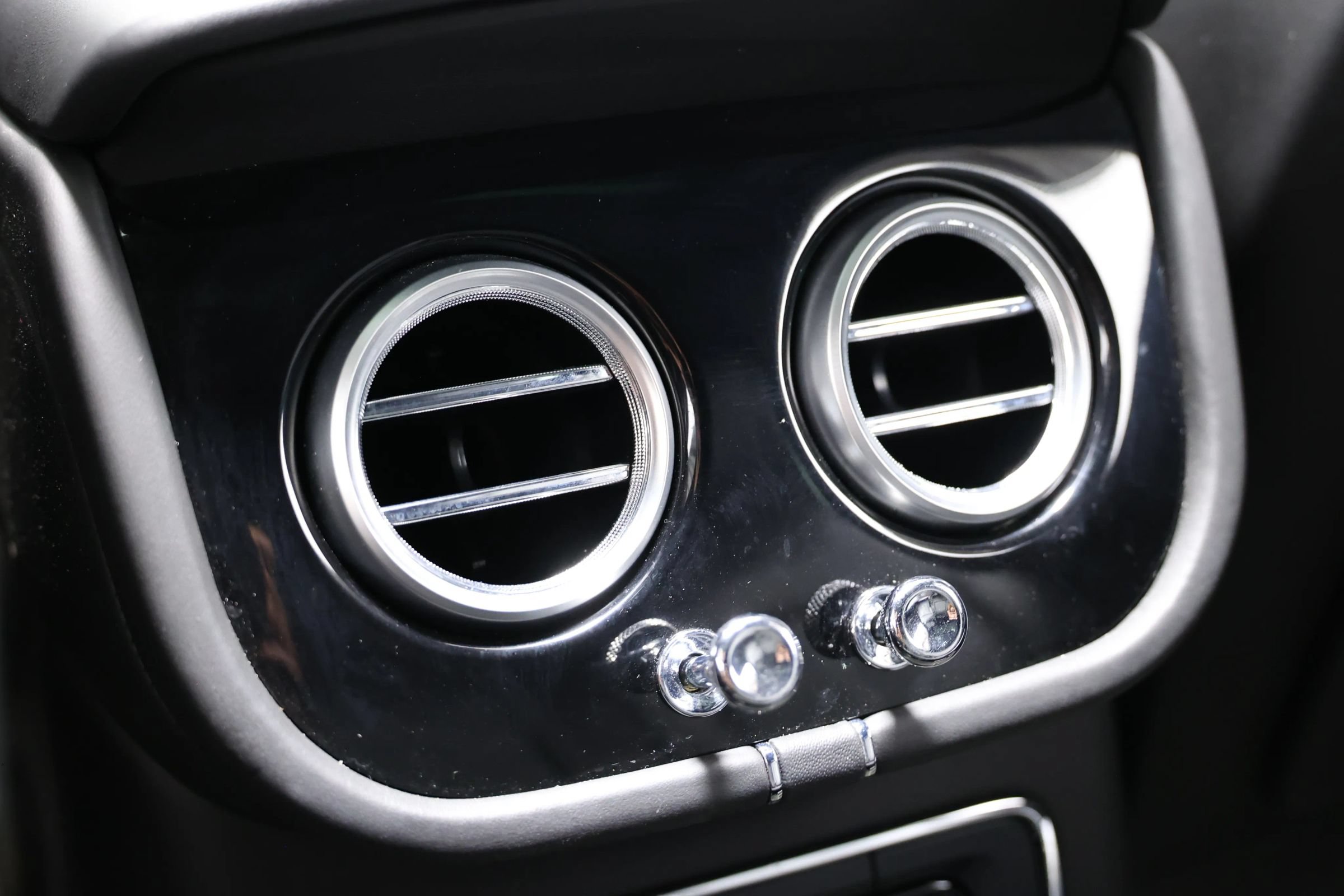 Used 2018 Bentley Bentayga Onyx Edition AWD/4WD image 68