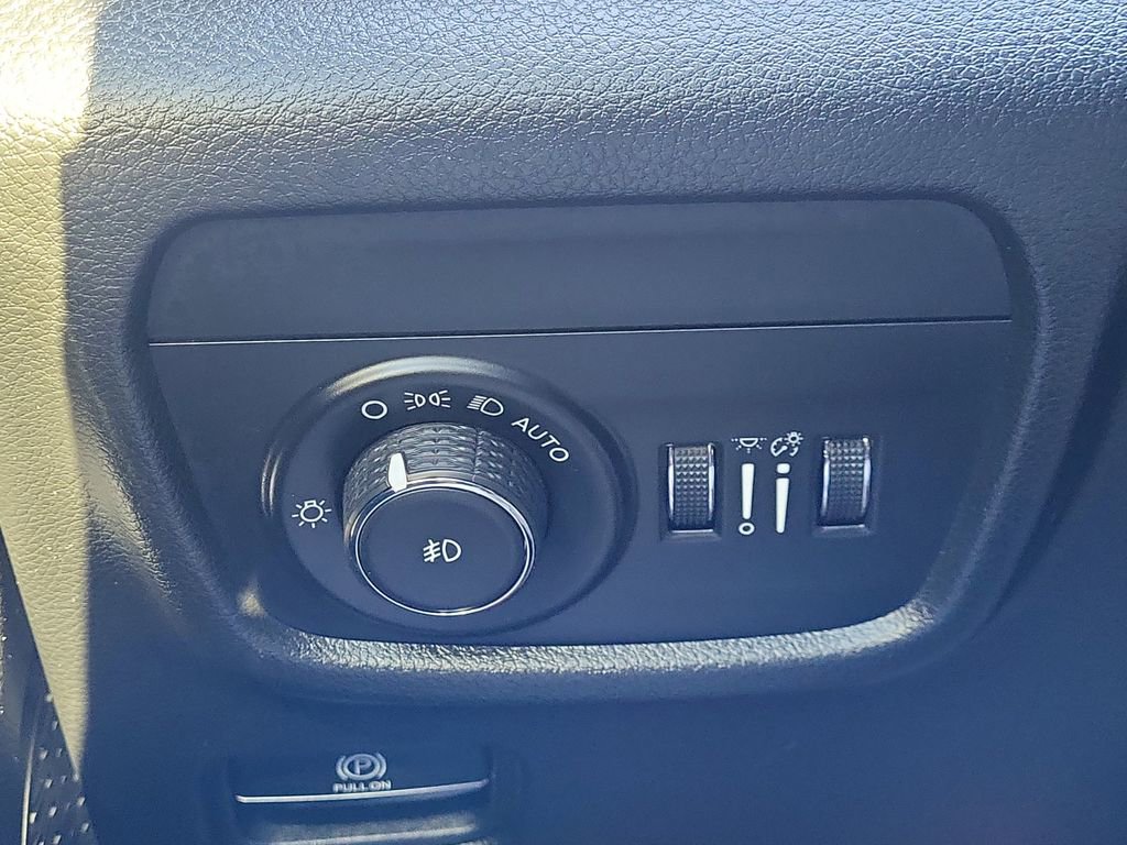 Used 2023 Jeep Grand Cherokee L Limited w/ Luxury Tech Group II image 23