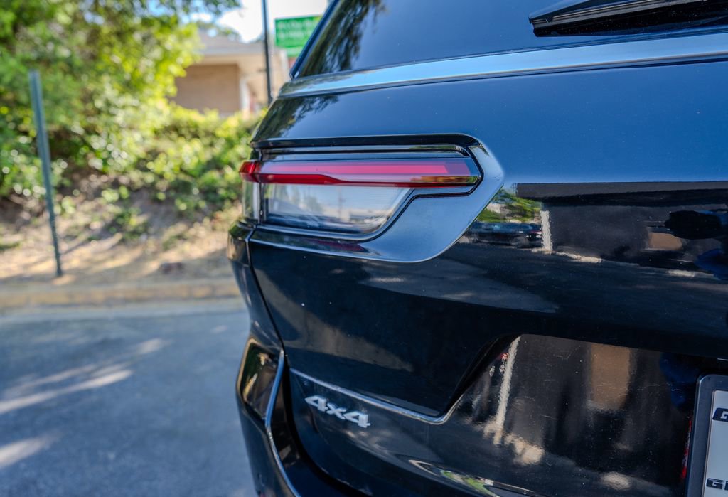 Used 2024 Jeep Grand Cherokee L Limited w/ Luxury Tech Group II image 29