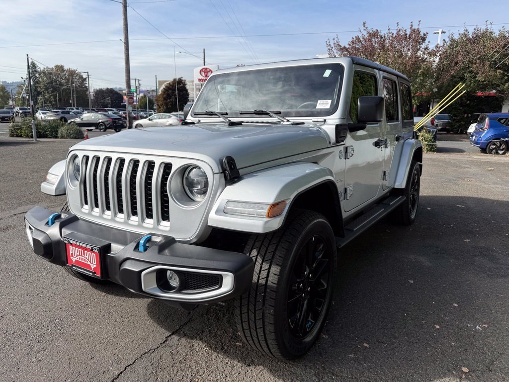 Used 2023 Jeep Wrangler Unlimited Sahara AWD/4WD image 4
