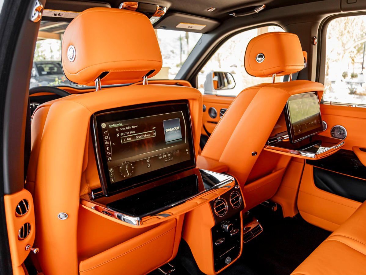 Certified 2023 Rolls-Royce Cullinan Black Badge w/ Dark Exterior Package AWD/4WD image 18