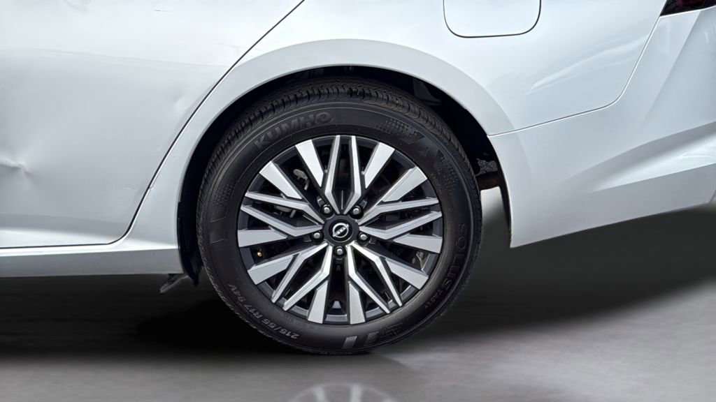 Used 2024 Nissan Altima 2.5 SV FWD image 22