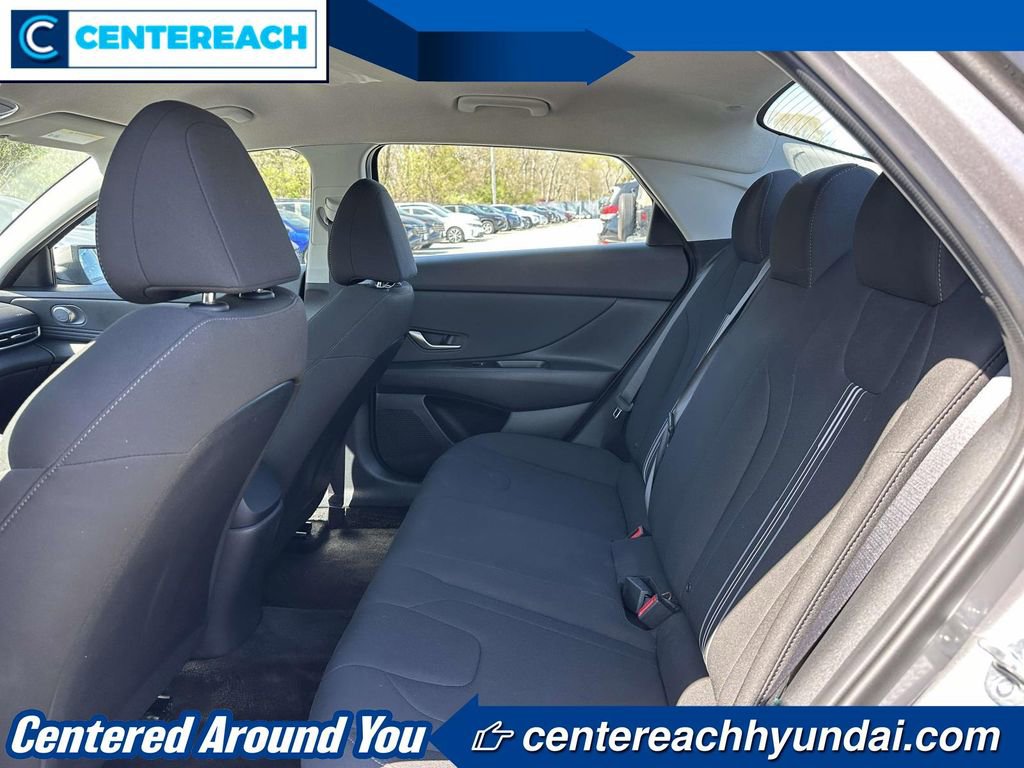 Used 2023 Hyundai Elantra SEL w/ Convenience Package FWD image 9