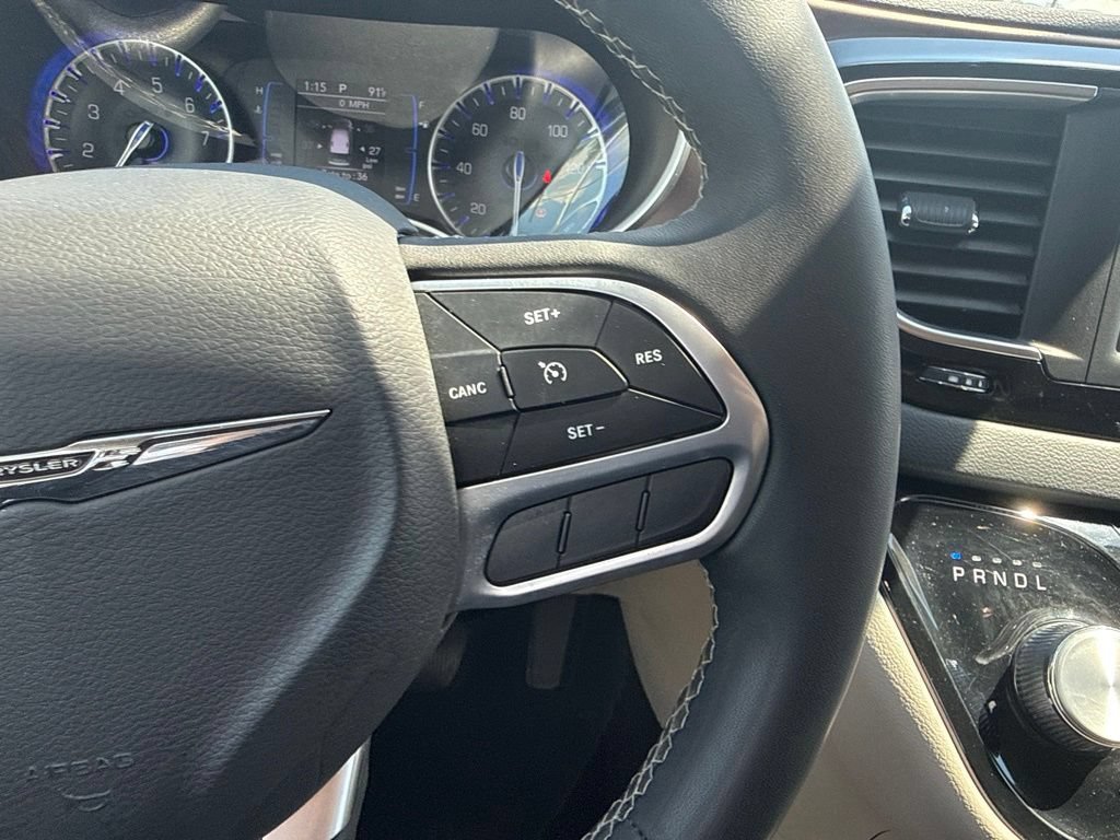 Used 2023 Chrysler Voyager LX FWD image 18