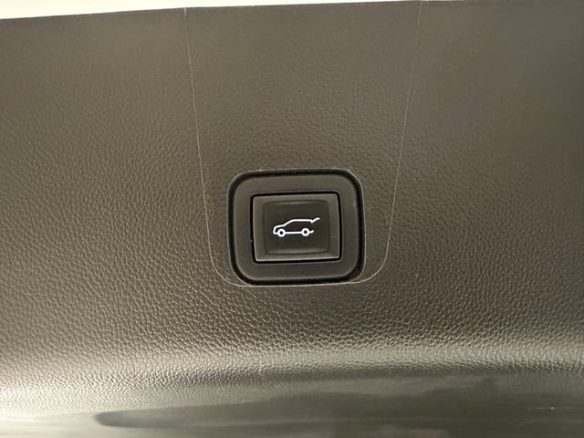 Used 2023 Chevrolet Traverse Premier w/ LPO, Floor Liner Package AWD/4WD image 20